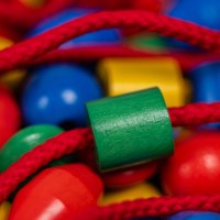 Giant bead lacing | Educo | Play set | RIJGWERK.